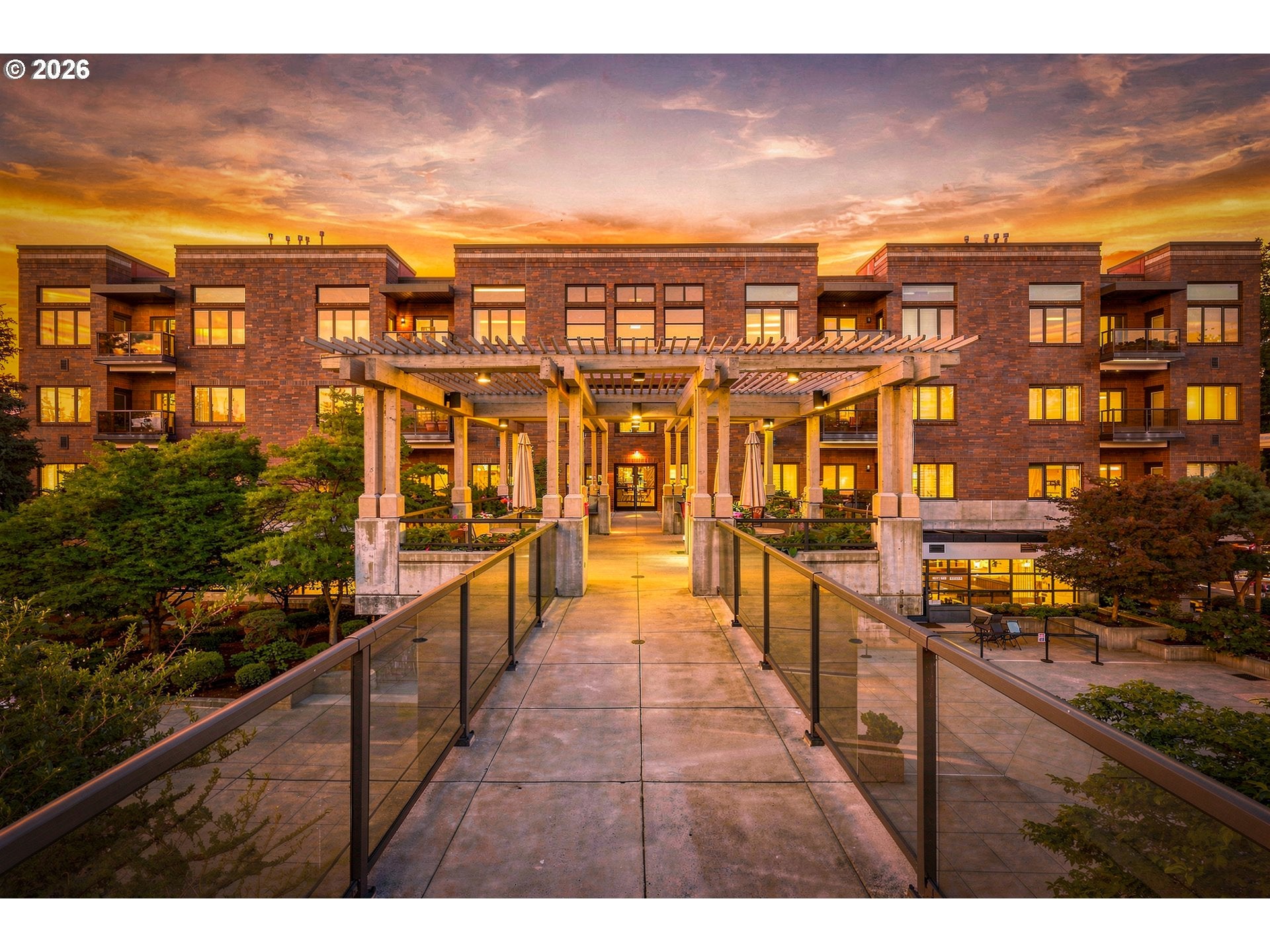 400 W 8TH ST 207
