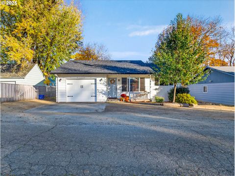 945 LAUREL LN Oregon City OR 97045