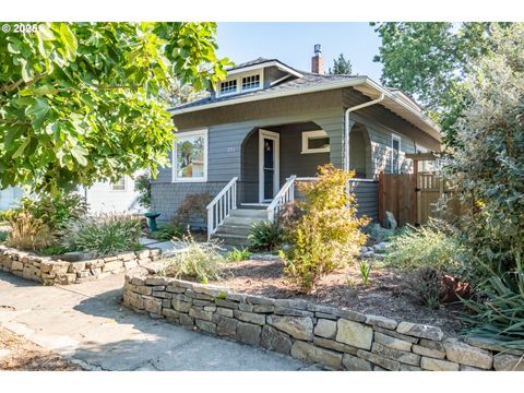 206 E 5TH ST Newberg OR 97132