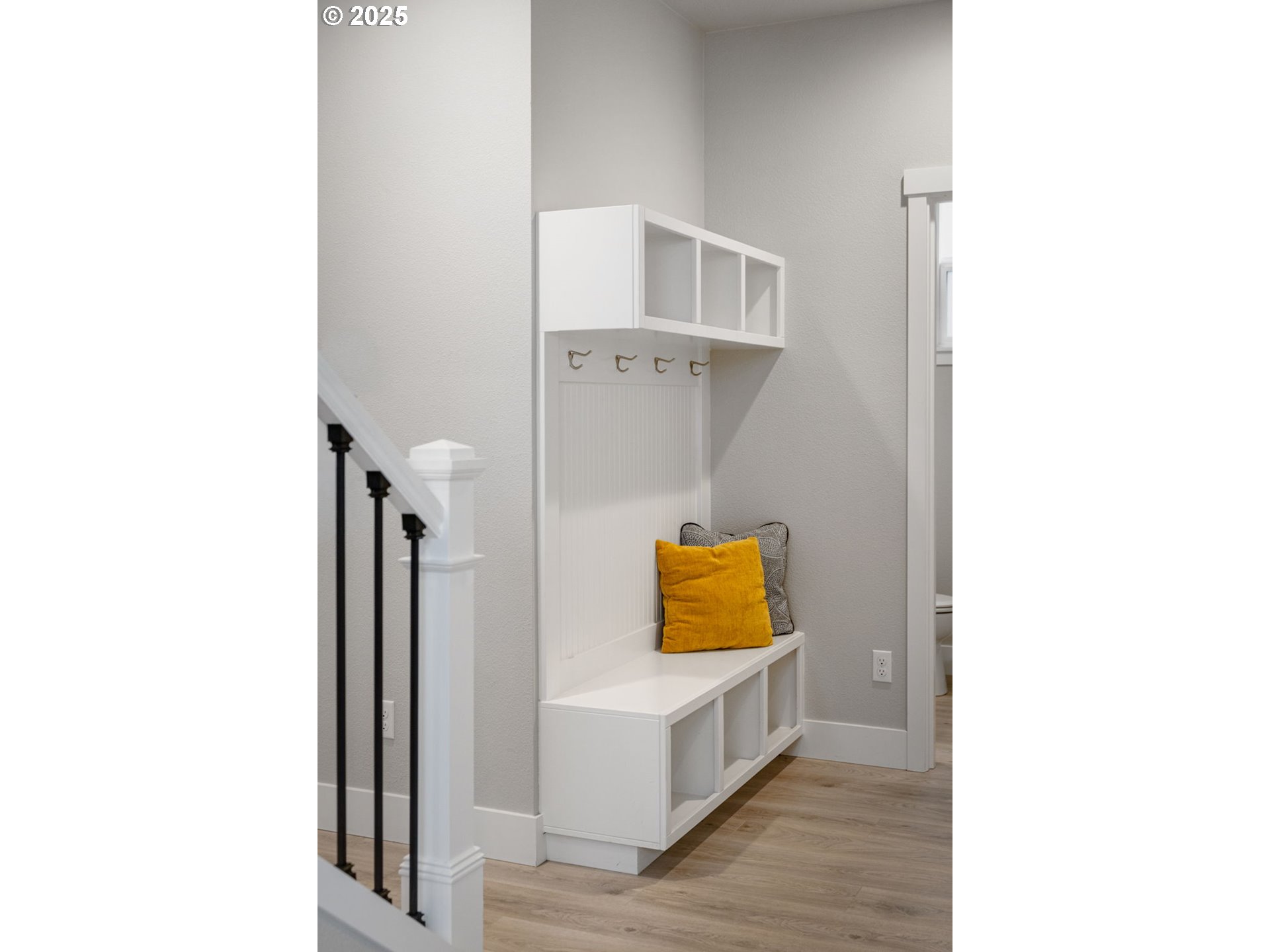 2763 SW MAYCREST TER