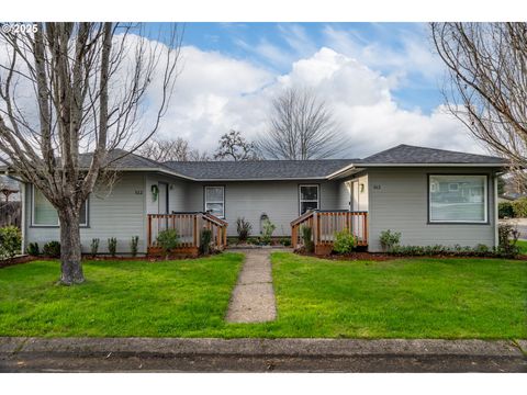 Photo of 512 W Center St, Roseburg, OR 97471 (MLS # 304590401)
