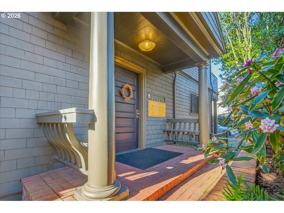 1937 NW JOHNSON ST 3