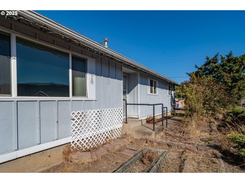 90 NE DARRELL AVE Winston OR 97496