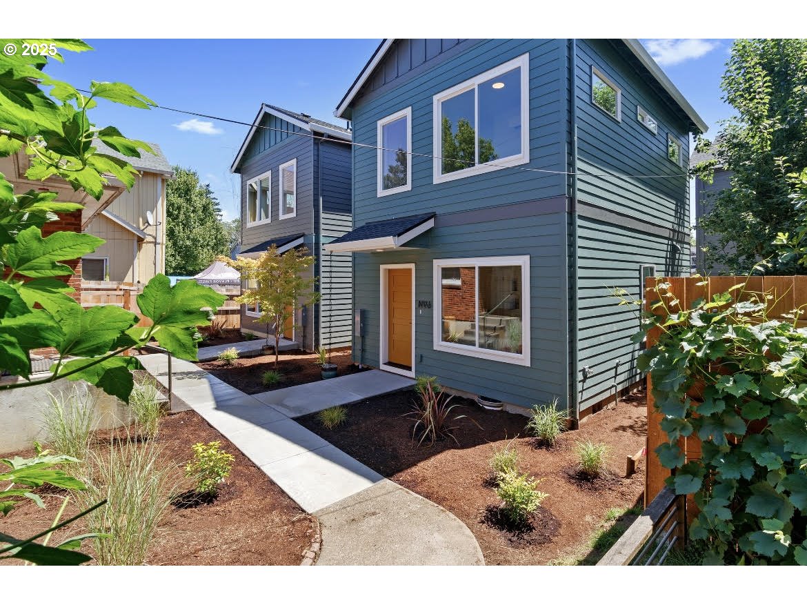 Photo 1 of 28 — 6916 N SWIFT ST, Portland, OR 97203