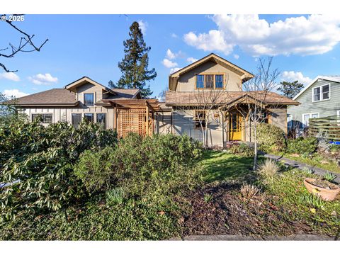 916 G ST Springfield OR 97477