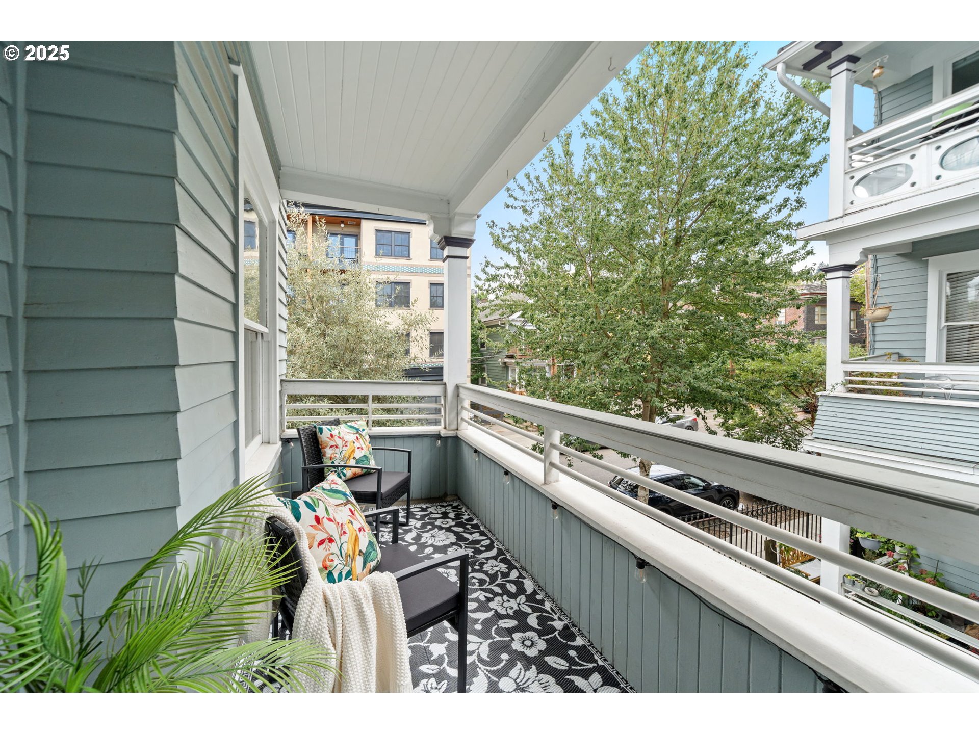 2127 NW IRVING ST #202