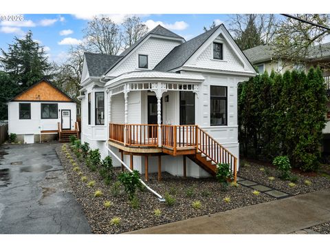 236 NE SACRAMENTO ST Portland OR 97212