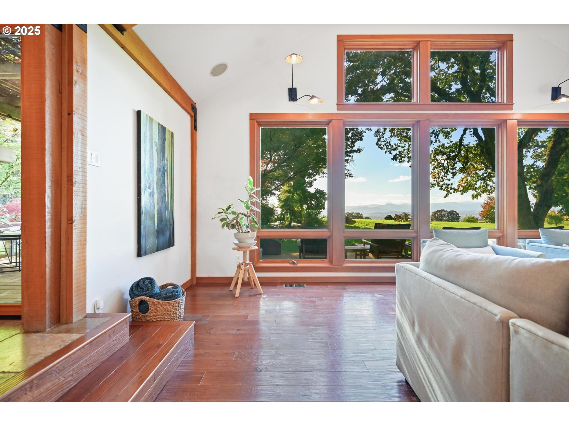 10151 NE RIVENWOOD LN