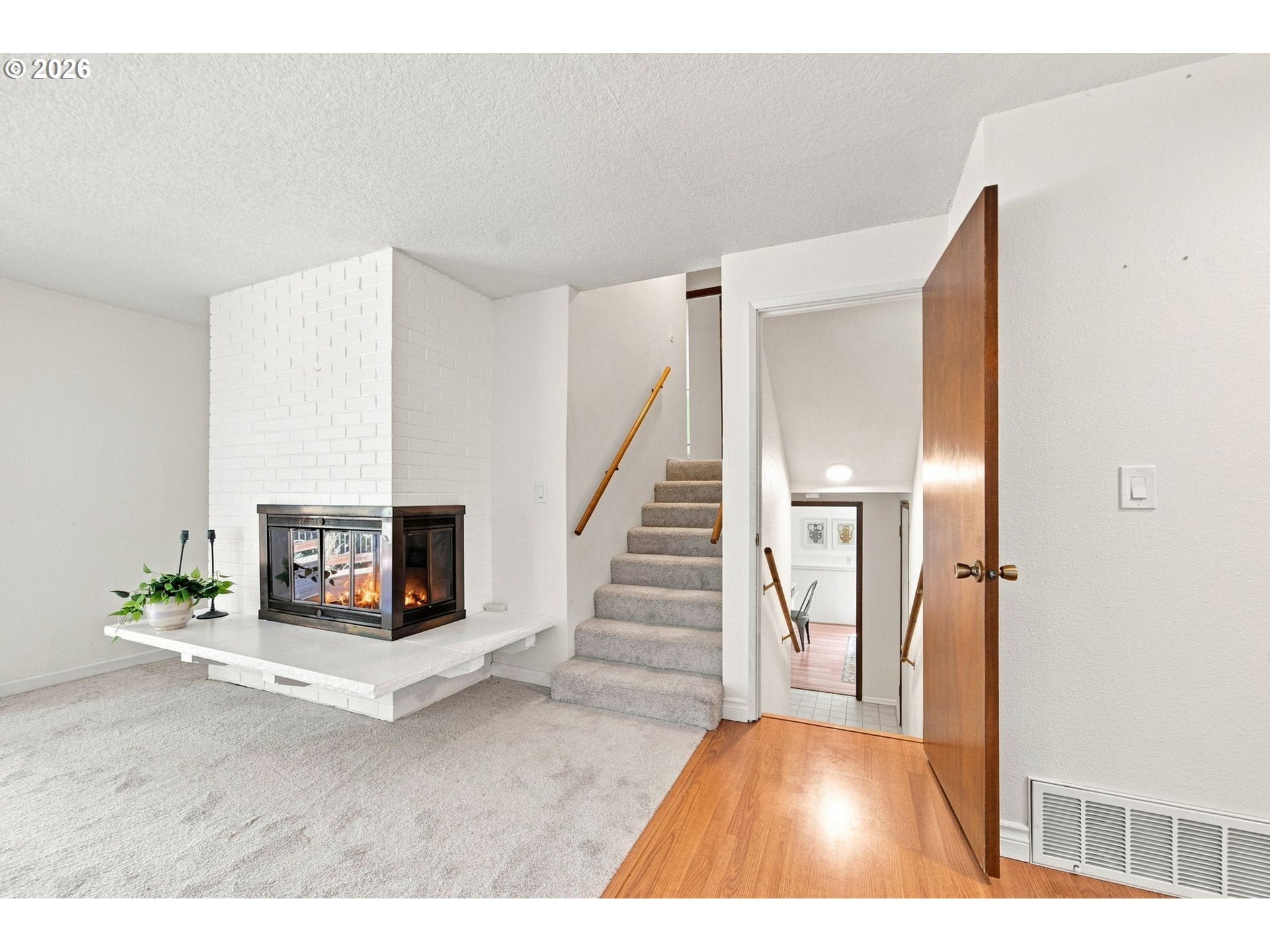 1120 DOUGLAS DR