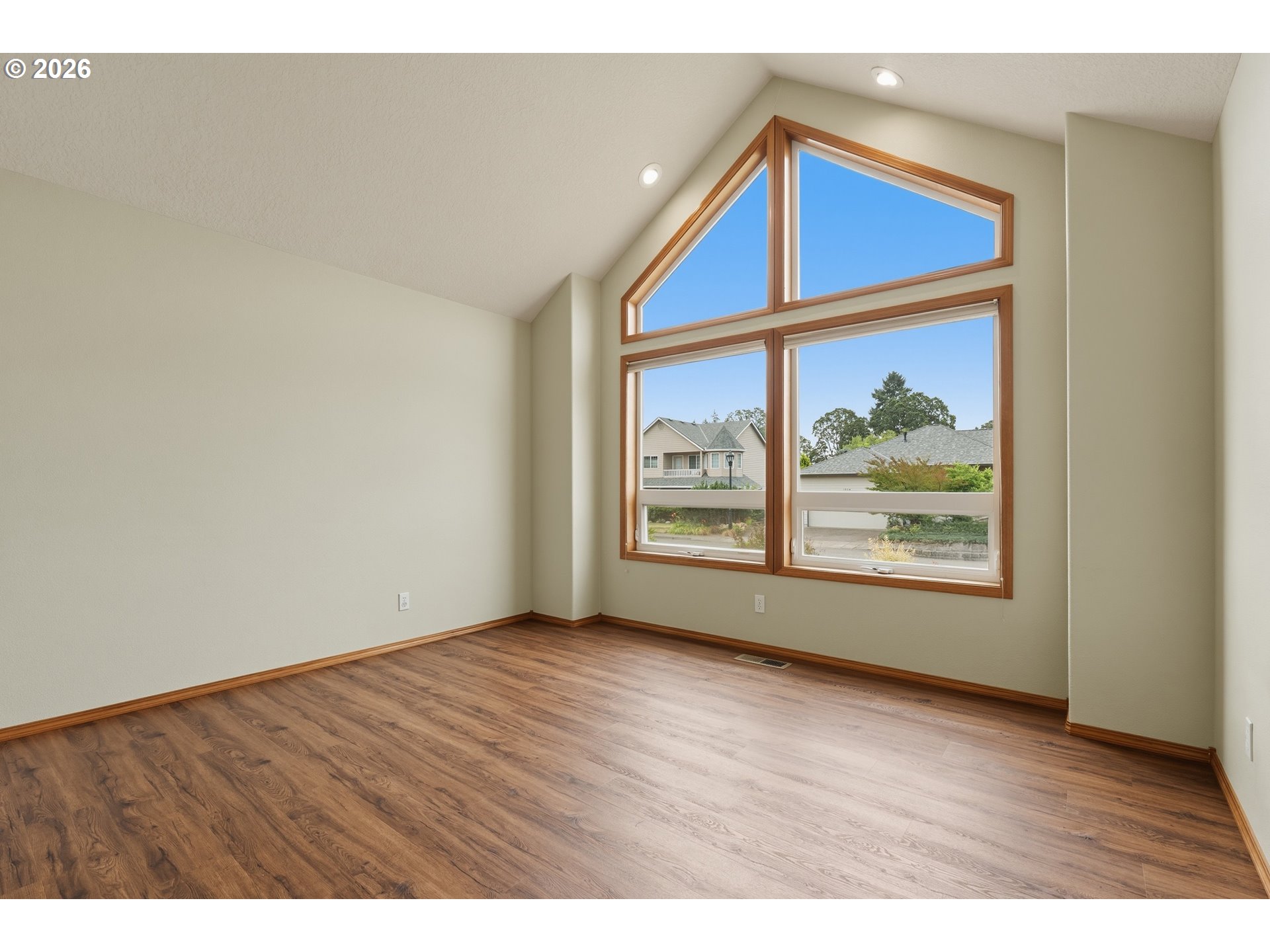1905 N WESTLAKE LOOP