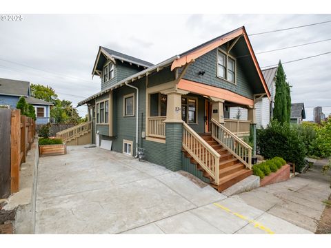 23 SW PENNOYER ST Portland OR 97239
