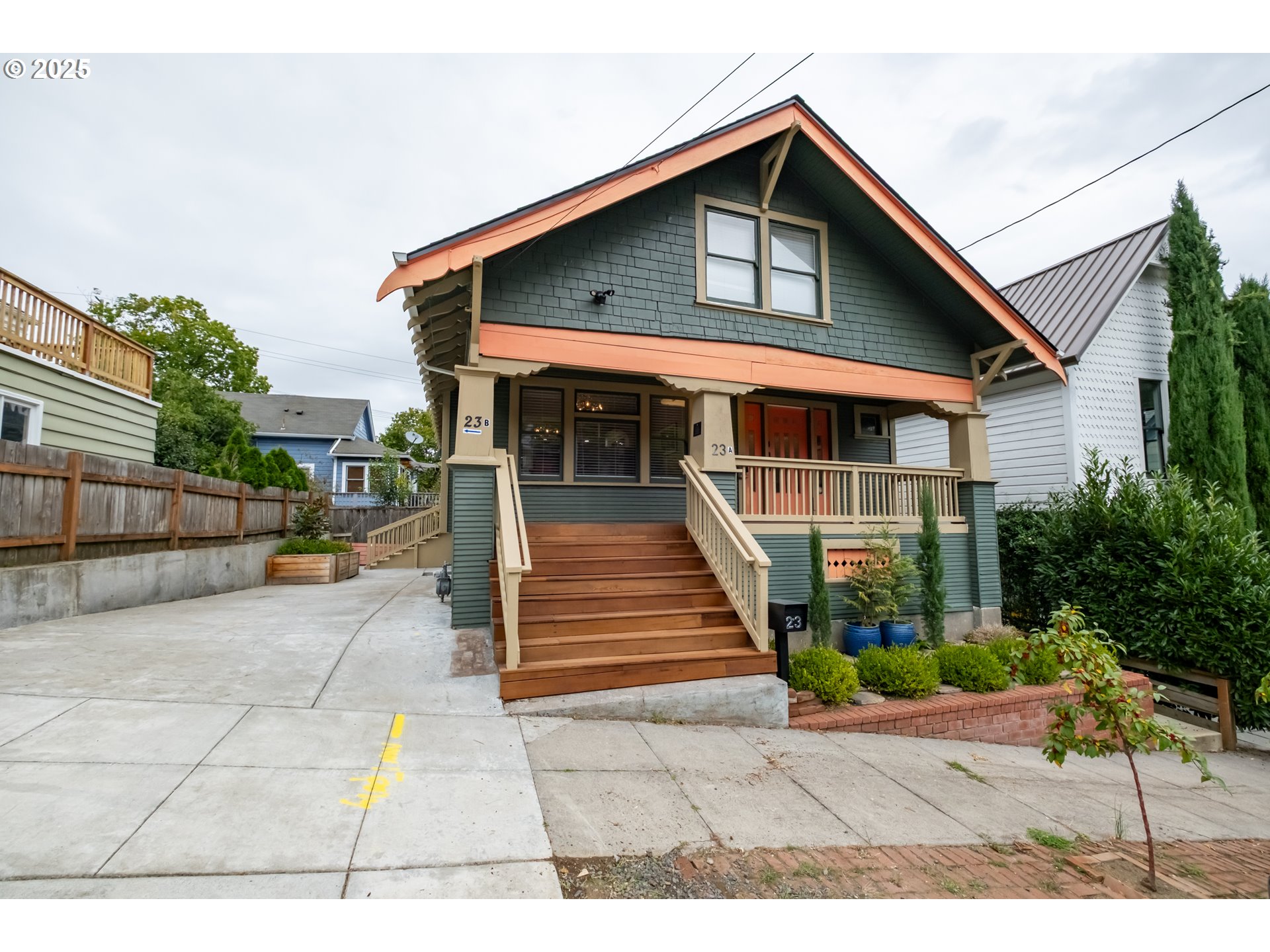 23 SW PENNOYER ST