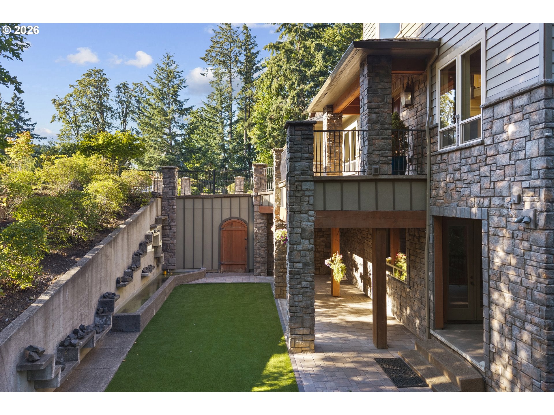 1048 NW ELOISE LN