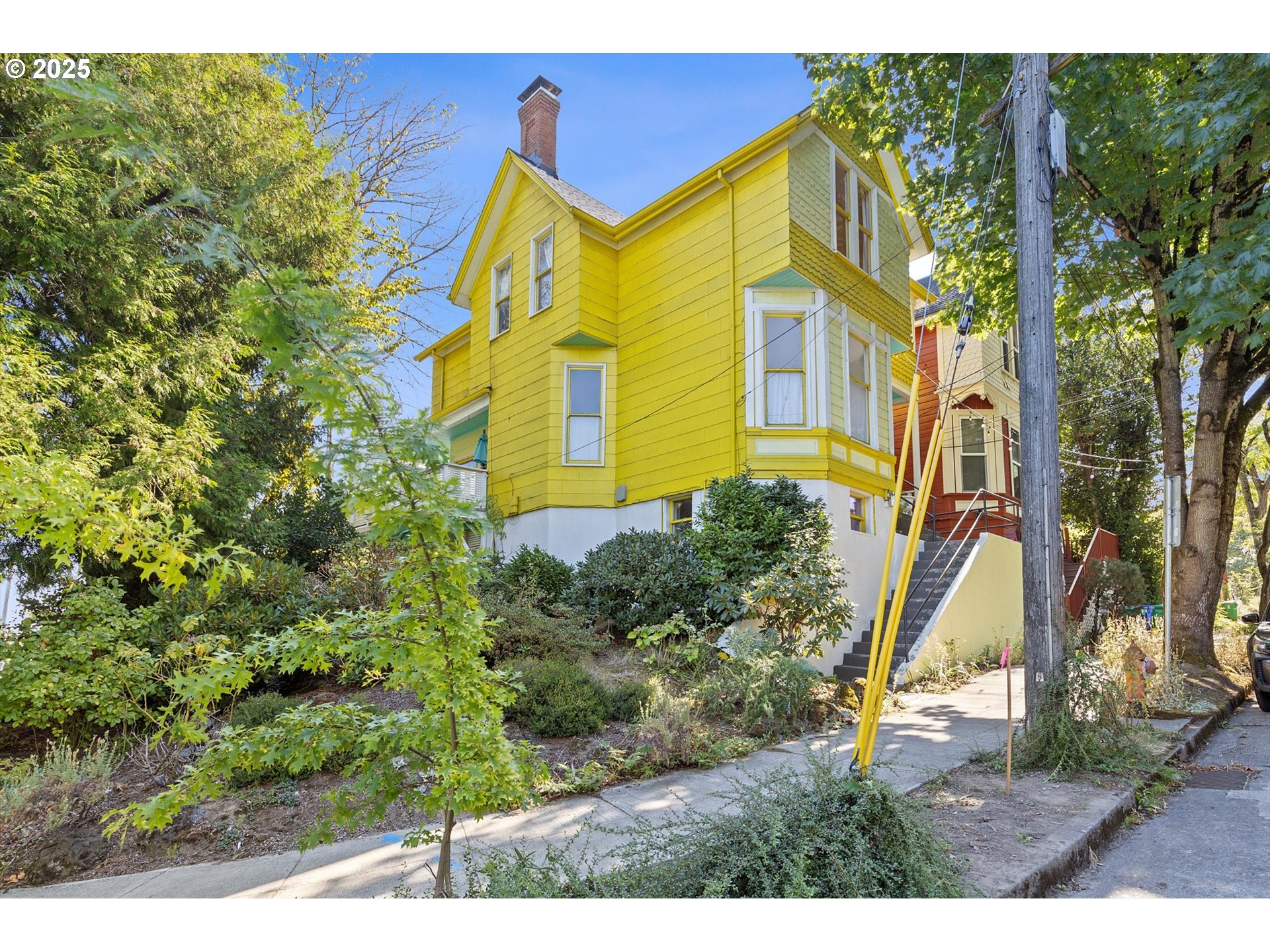 3204 S KELLY AVE A&B