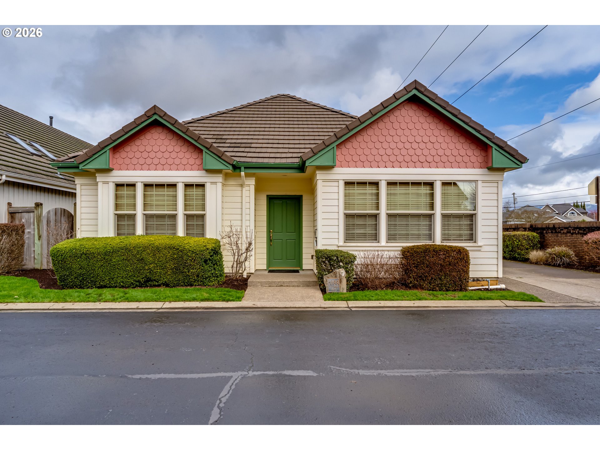 2099 LAKE SHORE DR