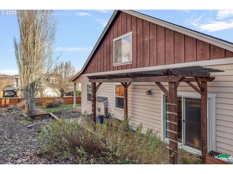 A home in Hood River