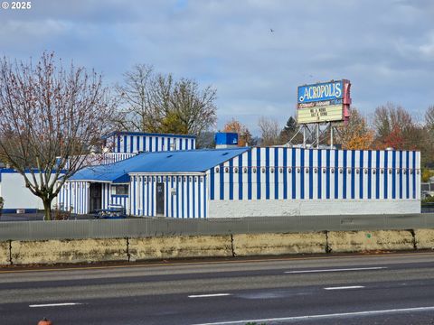 8325 SE MCLOUGHLIN BLVD Portland OR 97202