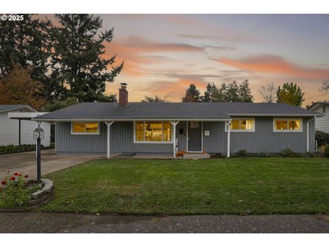 Photo of 1334 SW Blaine St, McMinnville, OR 97128 (MLS # 725755010)