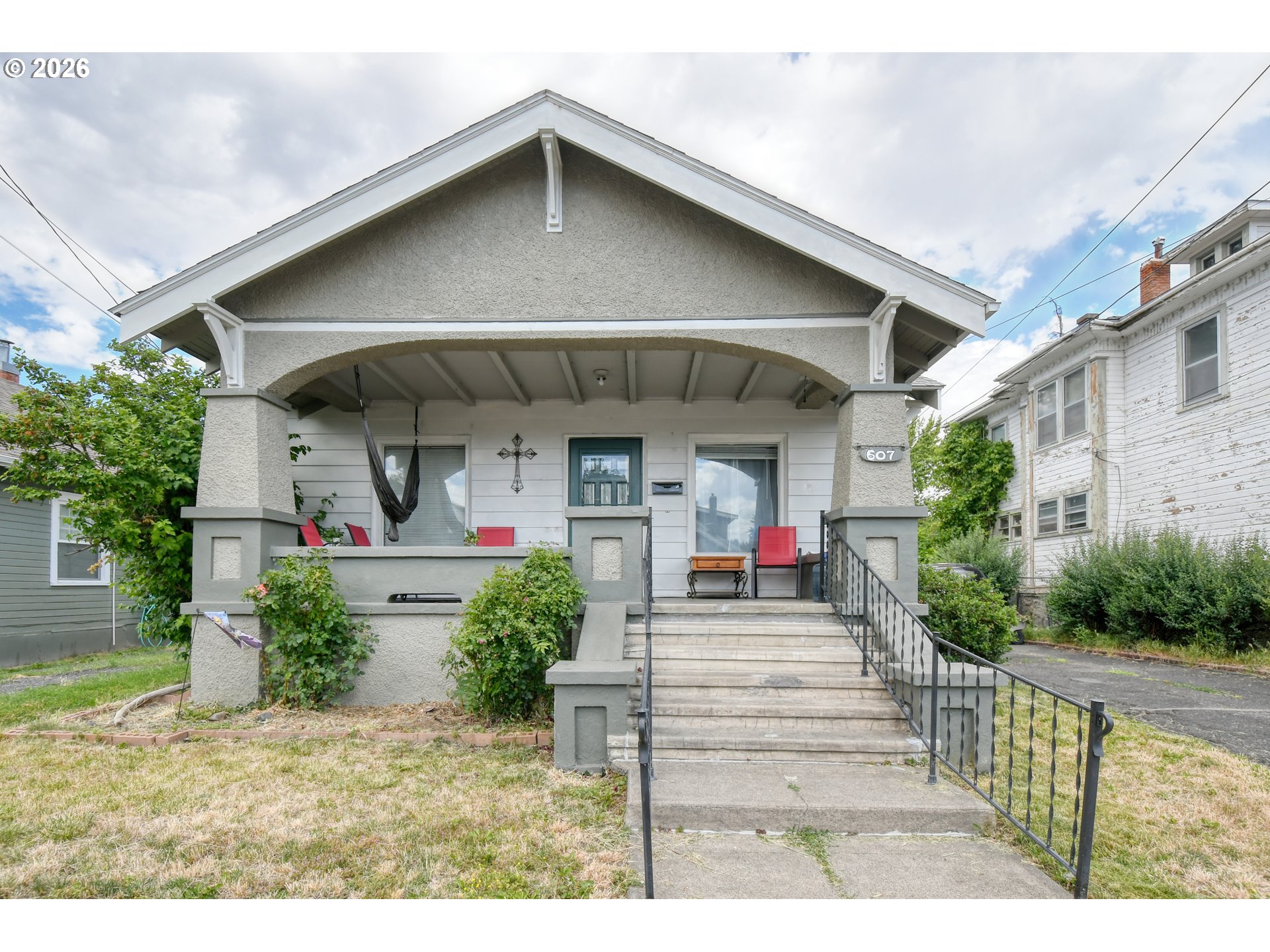 607 SW COURT AVE
