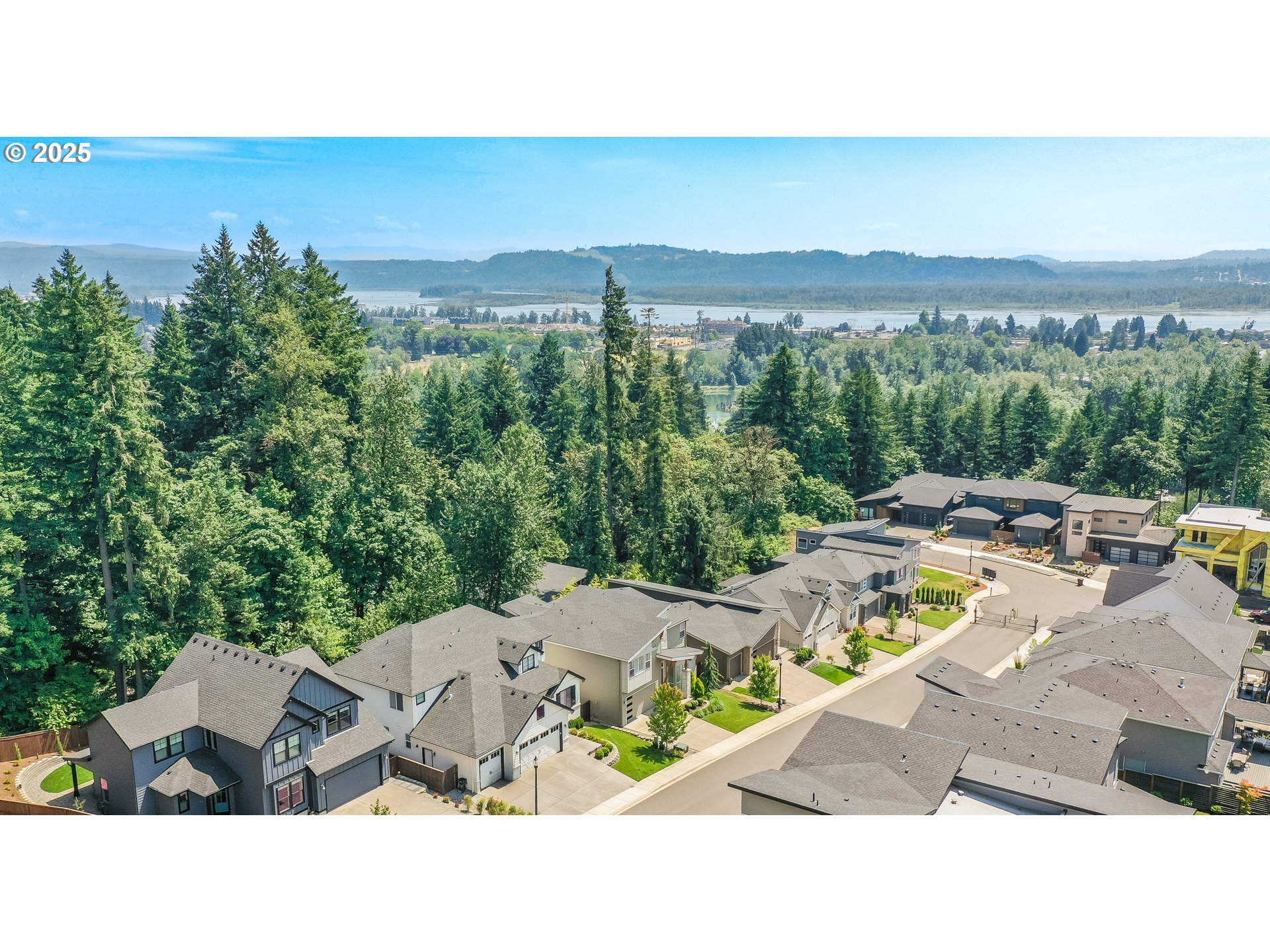 634 NE PROVINCE CT