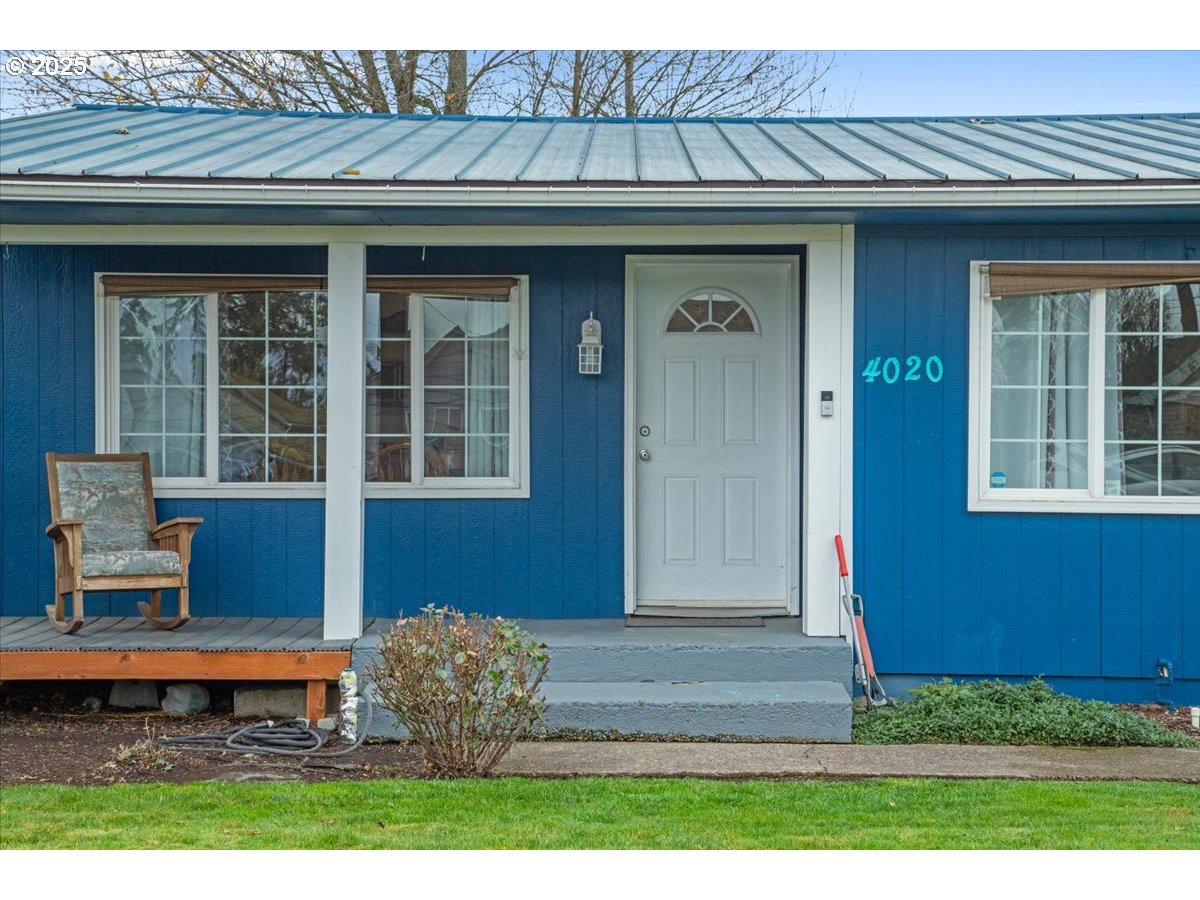 4020 GARY ST NE