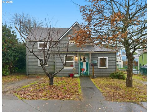 Photo of 731 11th Ave, Seaside, OR 97138 (MLS # 529958849)