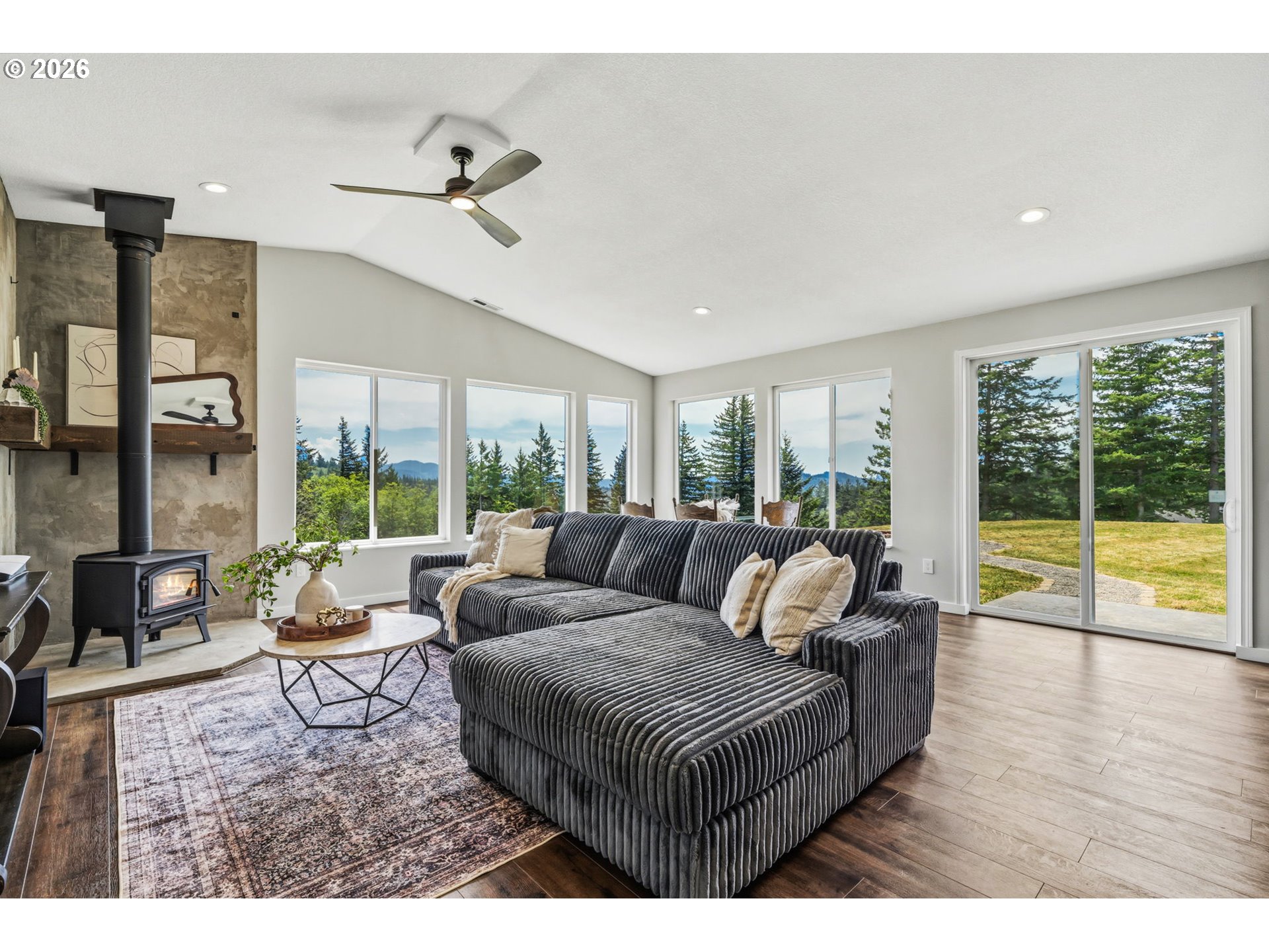 321 HELENS LN