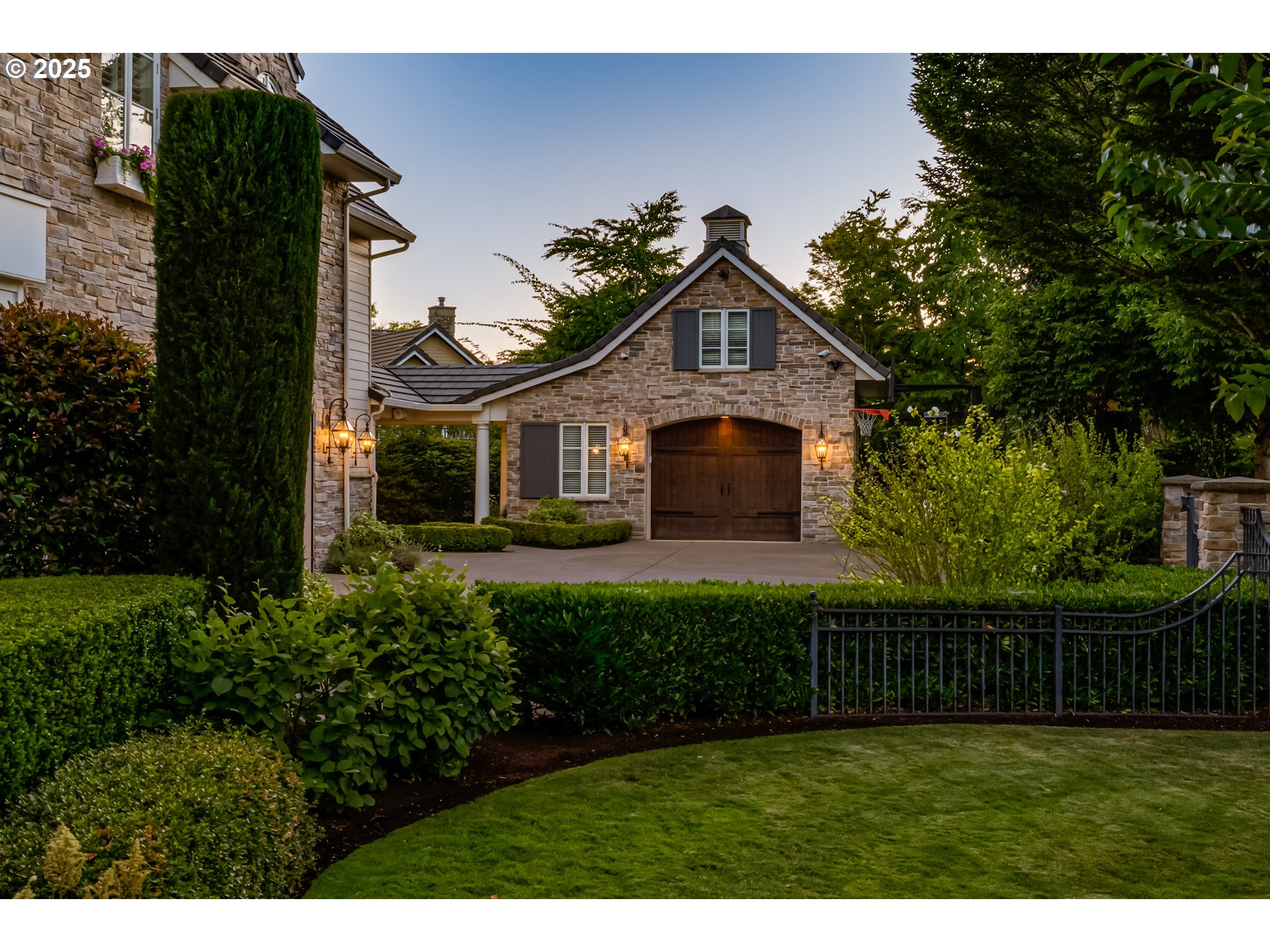 2628 EDGEWATER DR