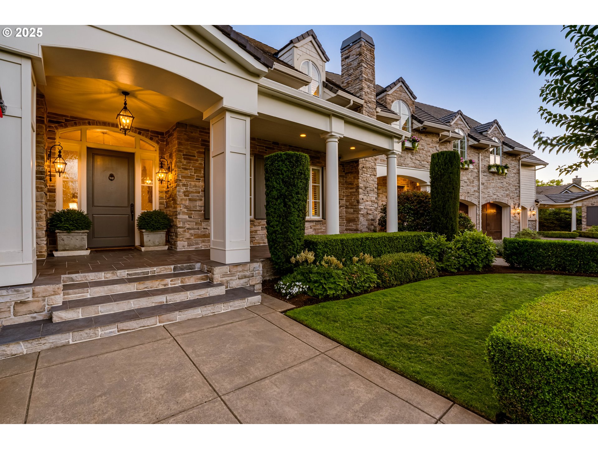 2628 EDGEWATER DR