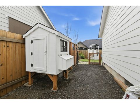 Tiny photo for 332 Owens Way, Creswell, OR 97426 (MLS # 354280349)