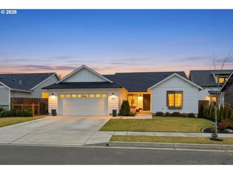 Photo of 332 Owens Way, Creswell, OR 97426 (MLS # 354280349)