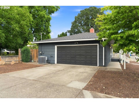 226 SE 157th Ave, Portland, OR 97233 - #: 443662988