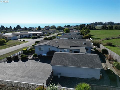 98609 CAMELLIA DR Brookings OR 97415