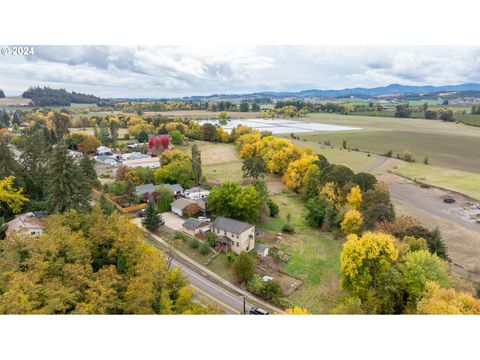 A home in Yamhill