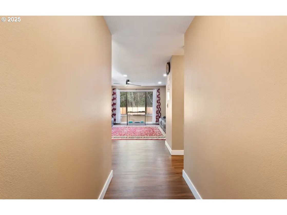 553 NE BUENA VISTA ST