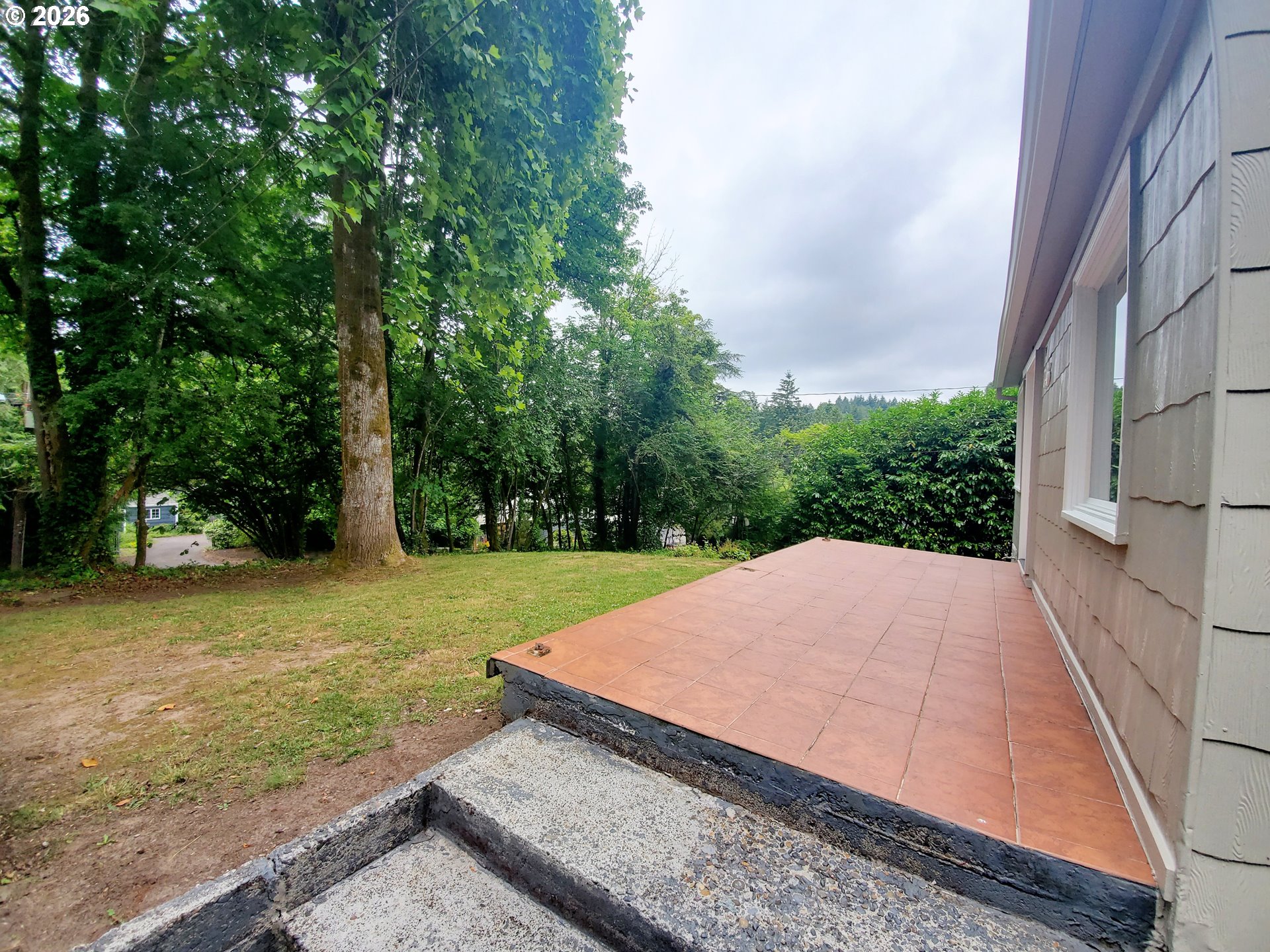 745 SW MAPLECREST DR