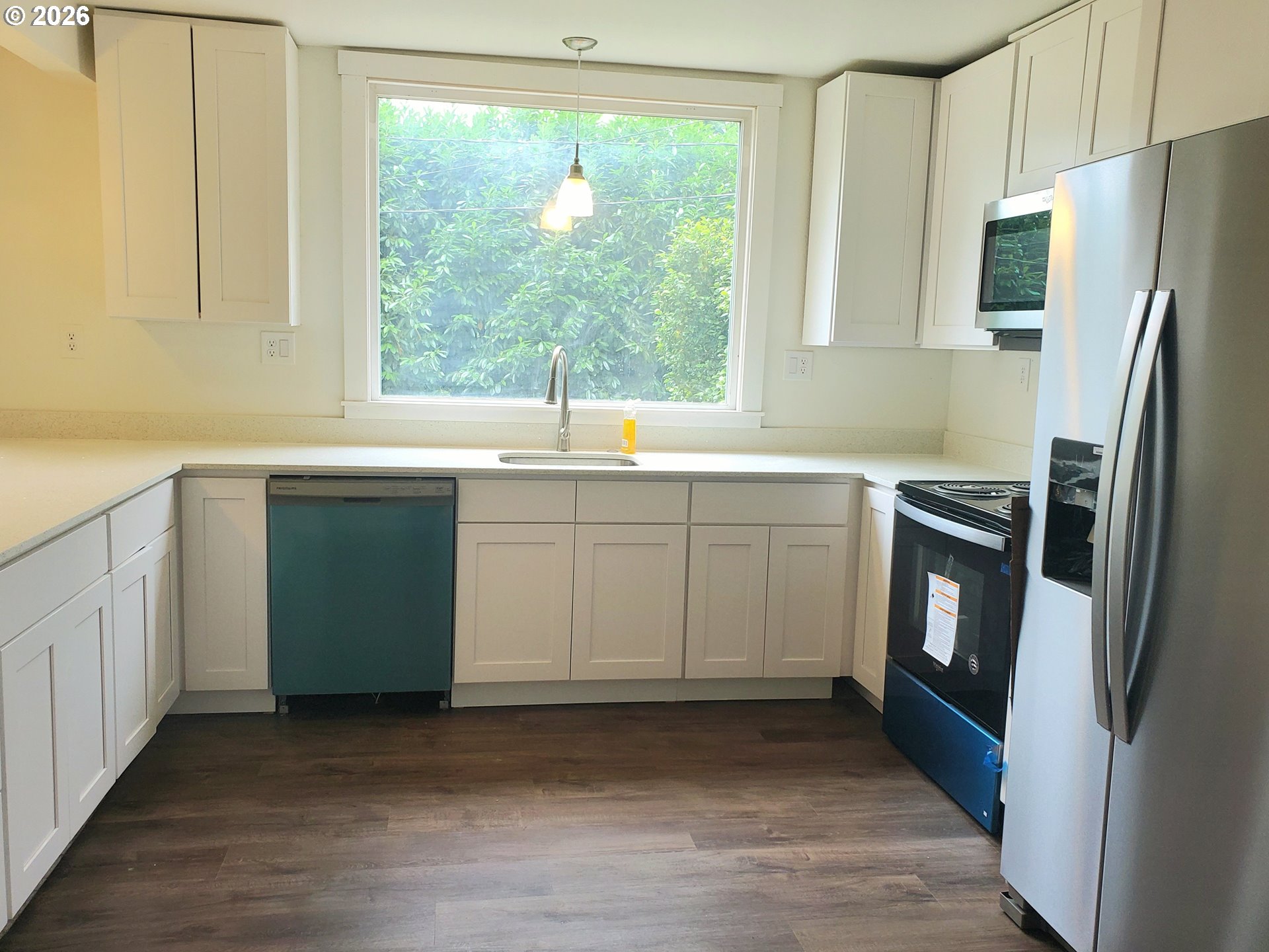 745 SW MAPLECREST DR