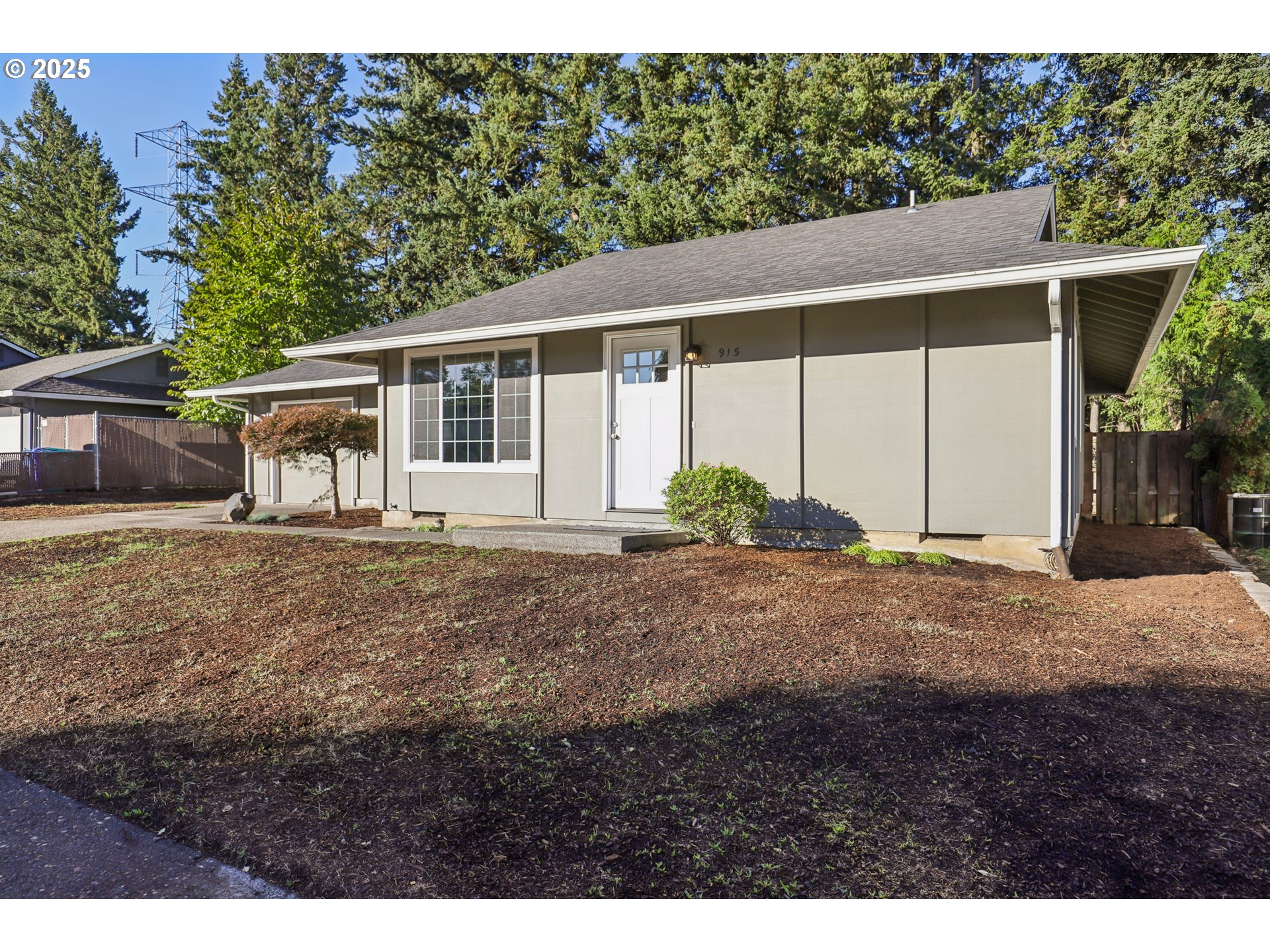 915 SE 205TH DR