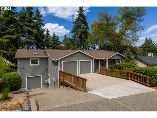 2323 W 28TH AVE, EUGENE, OR 97405 - Image 3f64dfb76efb807dcc8a481377687433/2553670268