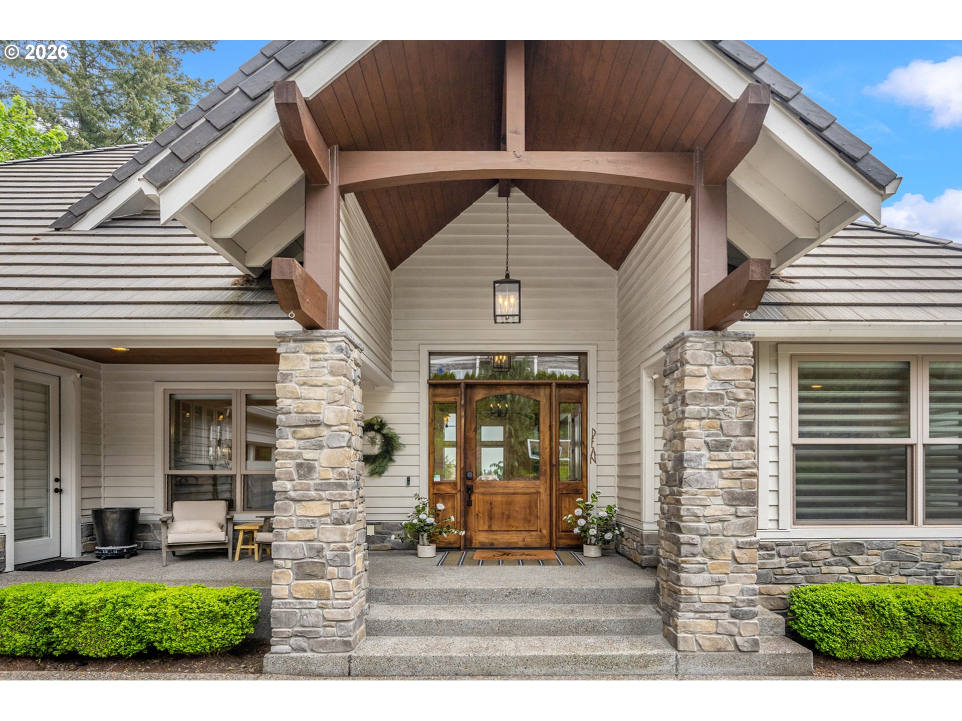2605 LORINDA LN