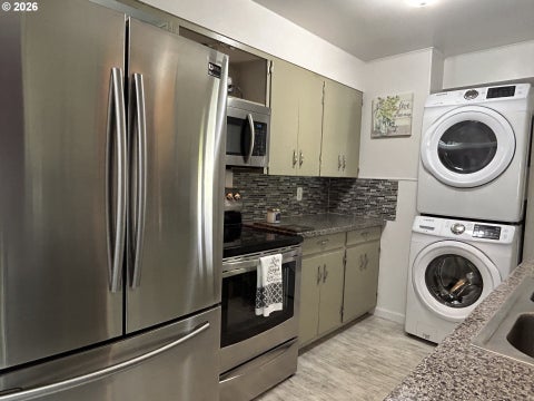 Tiny photo for 123 W 2nd St, Lowell, OR 97452 (MLS # 151935594)