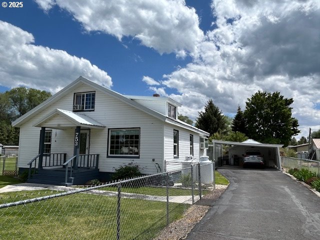 753 RIVERSIDE DR