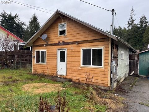 A home in Coos Bay