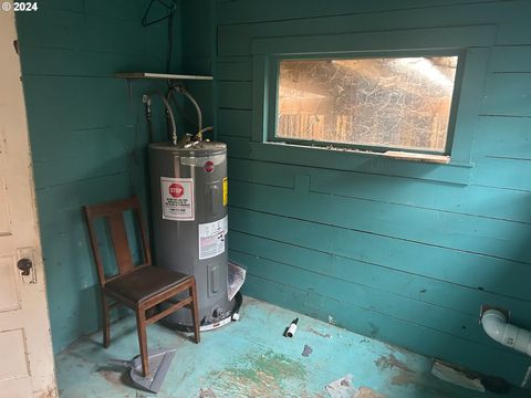 A home in Coos Bay