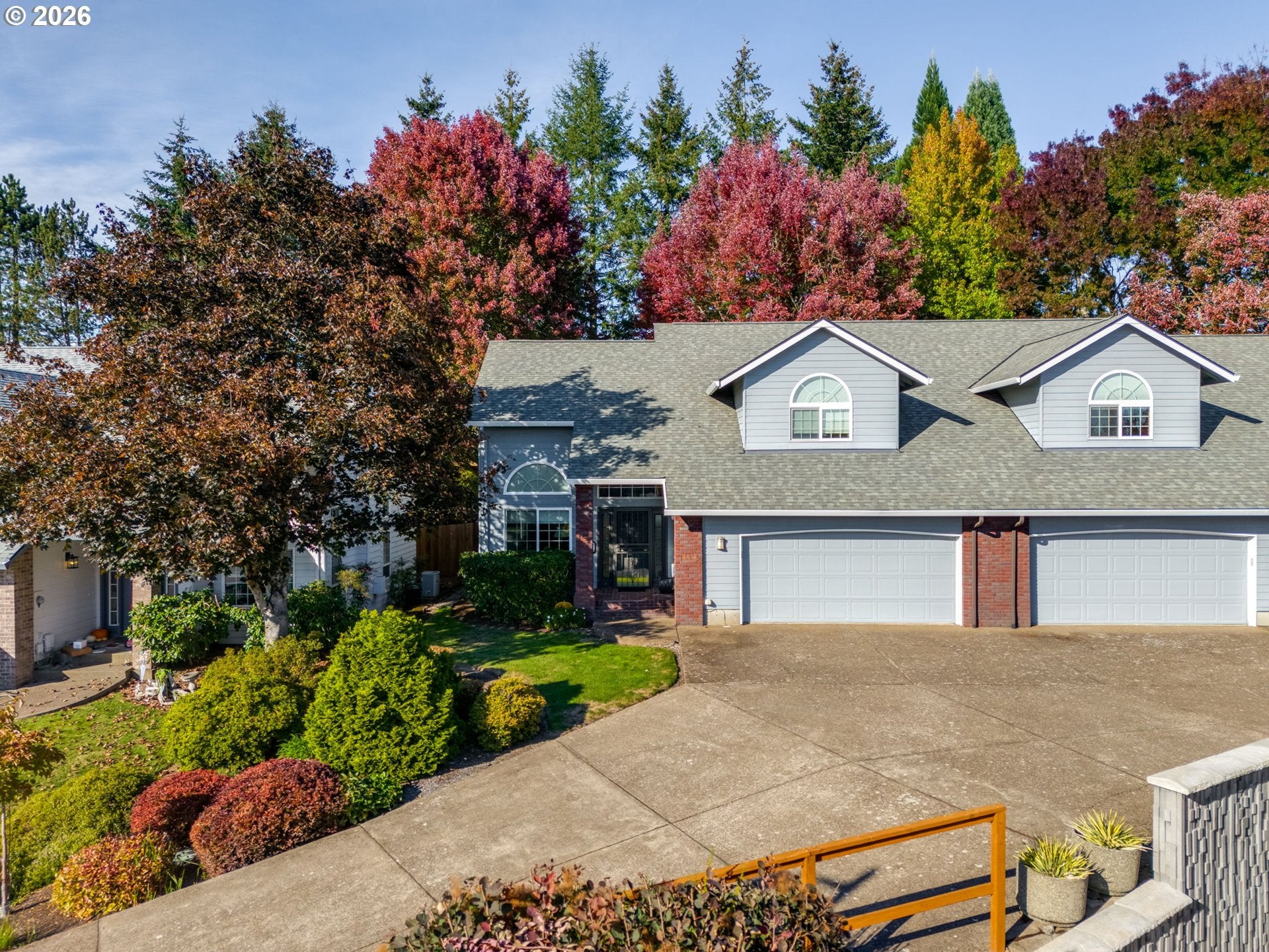 568 NW WILLAMETTE CT