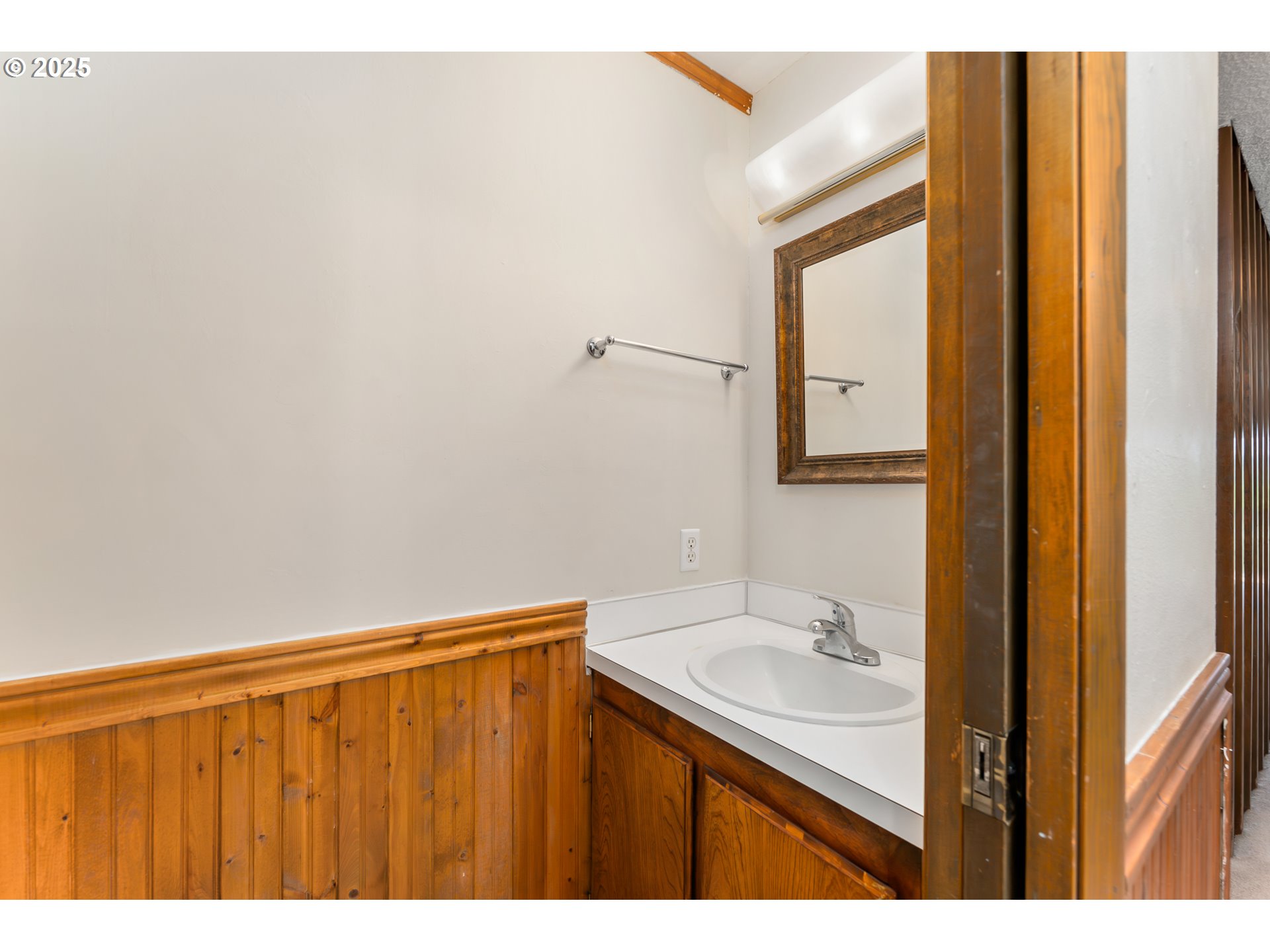 16 NW MOUNTAIN VIEW DR