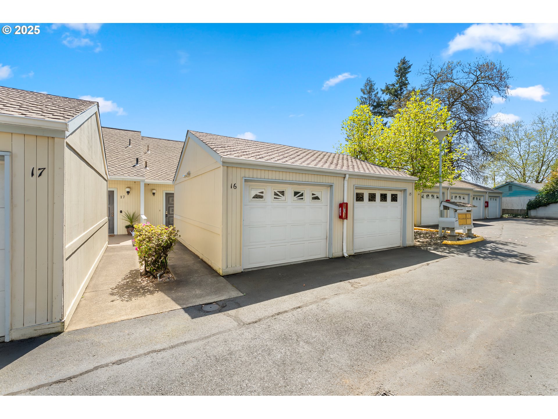 16 NW MOUNTAIN VIEW DR