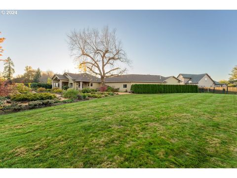 A home in Roseburg