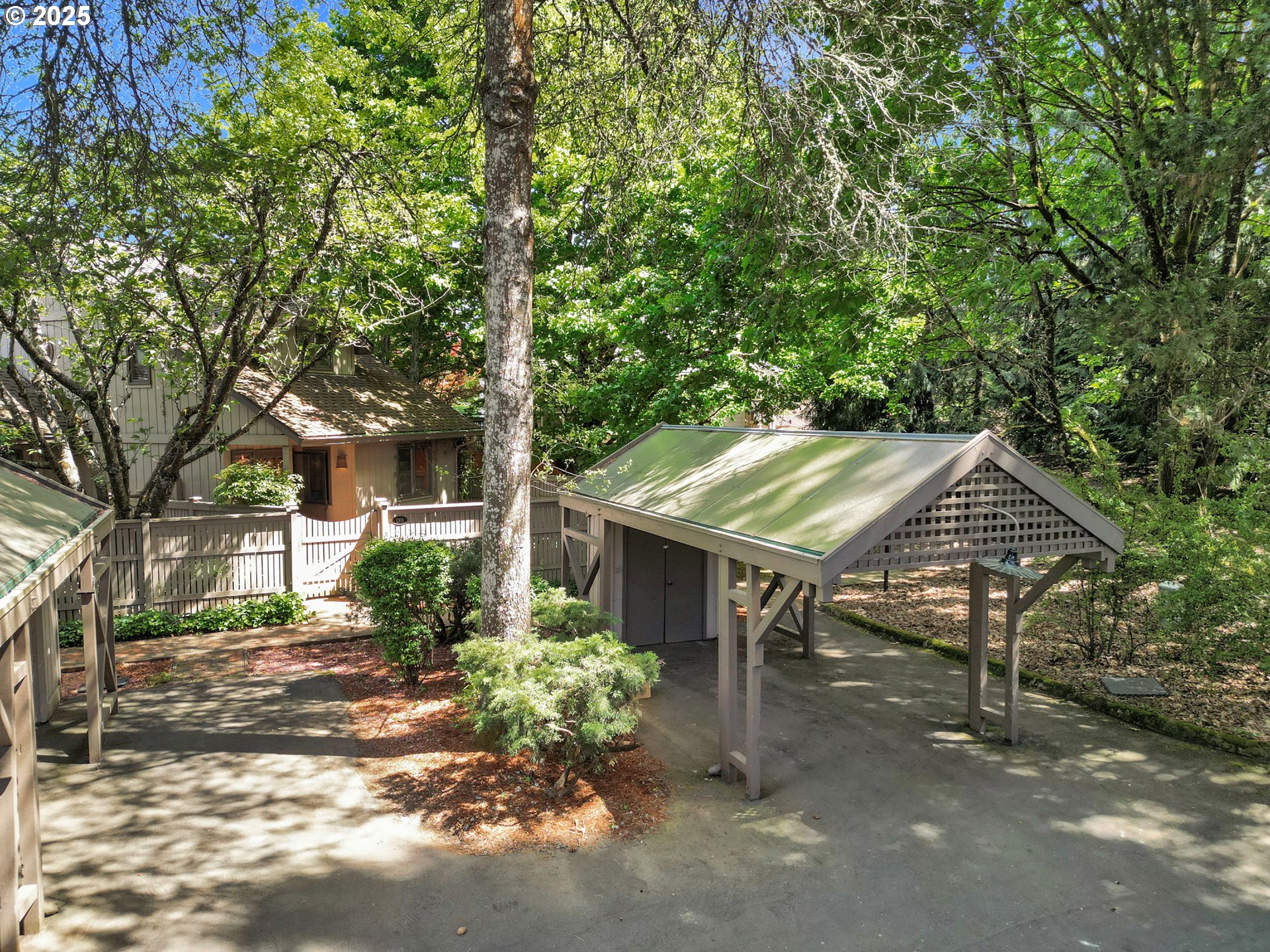 Eugene, Oregon 97401, United States, 2 Bedrooms Bedrooms, ,2 BathroomsBathrooms,Residential,Pending,123892