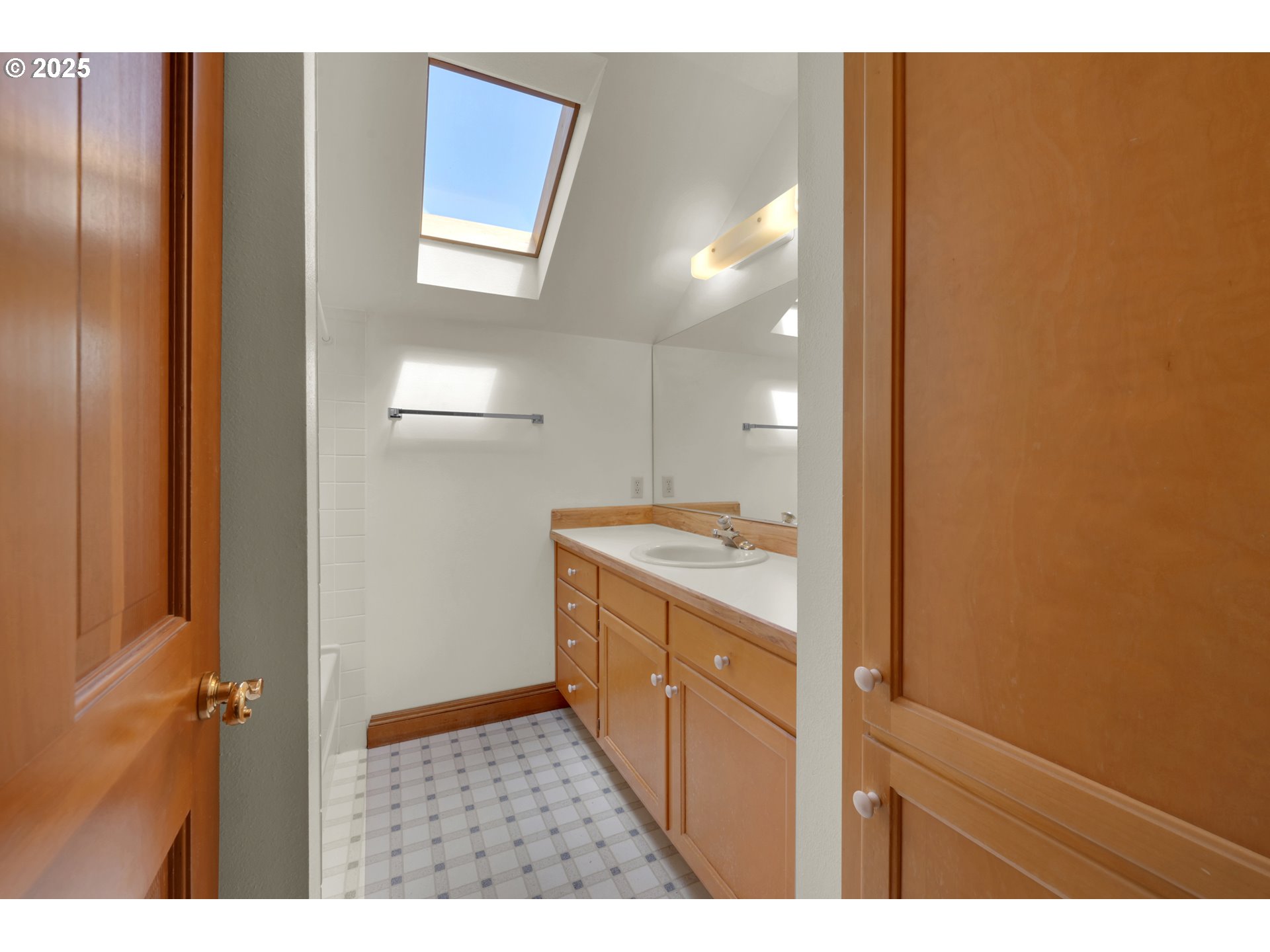 Eugene, Oregon 97401, United States, 2 Bedrooms Bedrooms, ,2 BathroomsBathrooms,Residential,Pending,123892